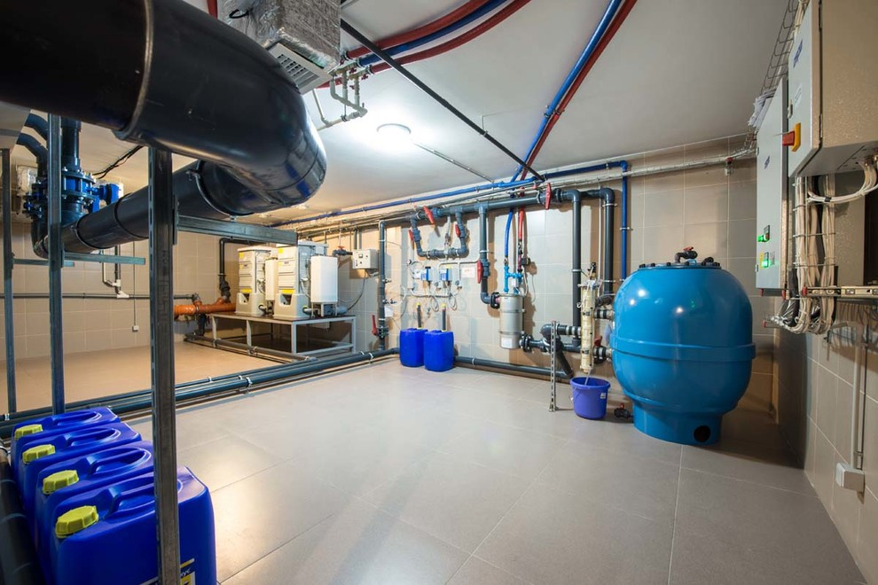 Частный бассейн в загородном доме