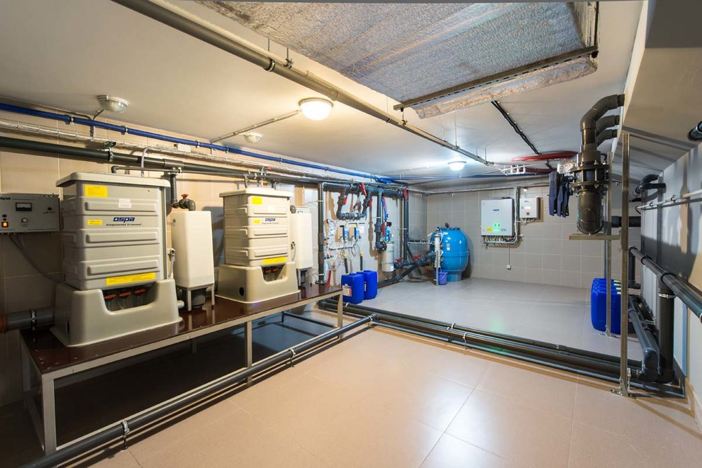 Частный бассейн в загородном доме