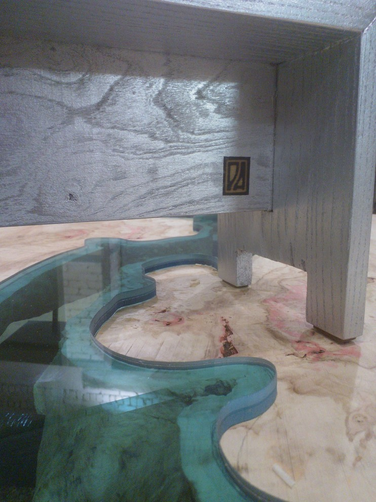 стол круглый река 102