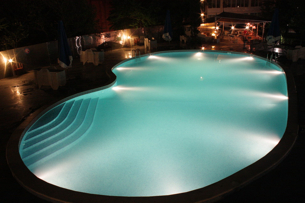 Подсветка воды в бассейне