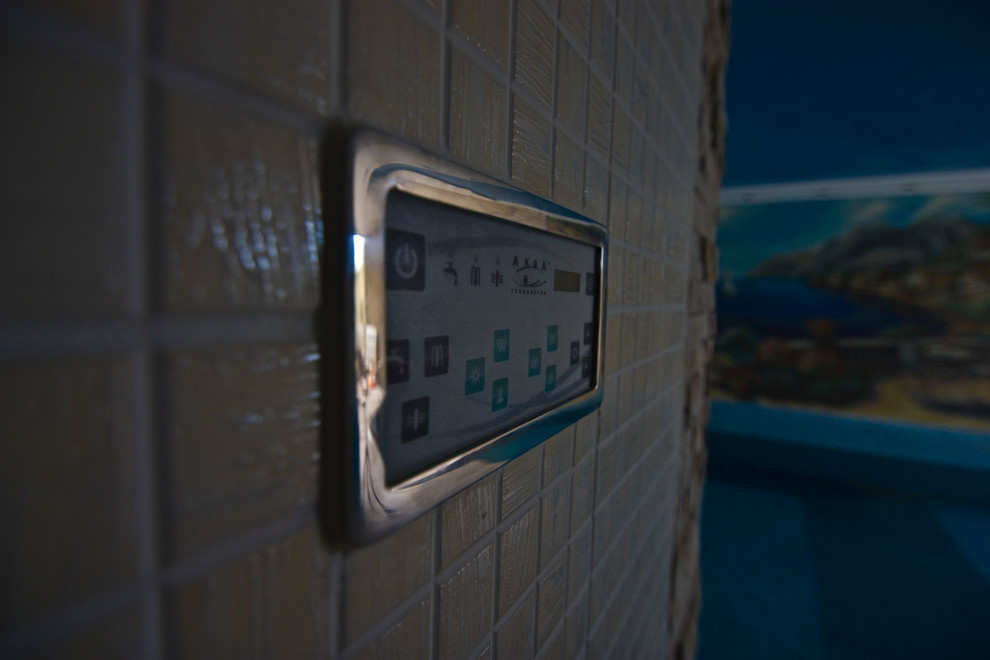 Пульт управления бассейном