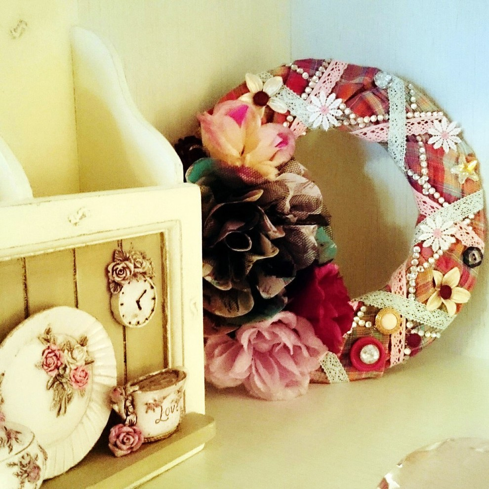 Венки La Couronne в интерьере и в руках