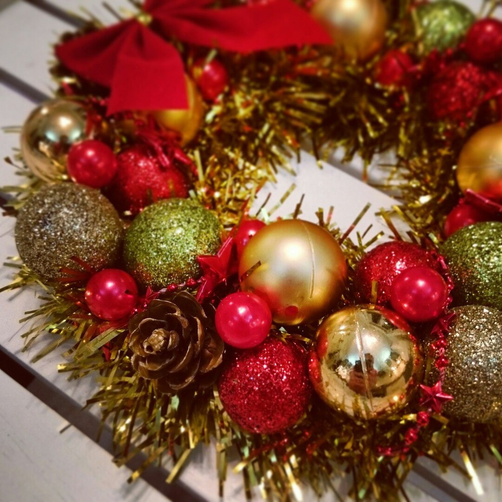 Венки La Couronne в интерьере и в руках