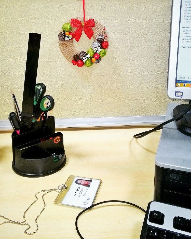 Венки La Couronne в интерьере и в руках