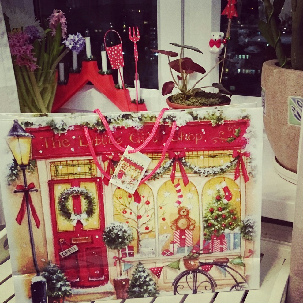 Венки La Couronne в интерьере и в руках