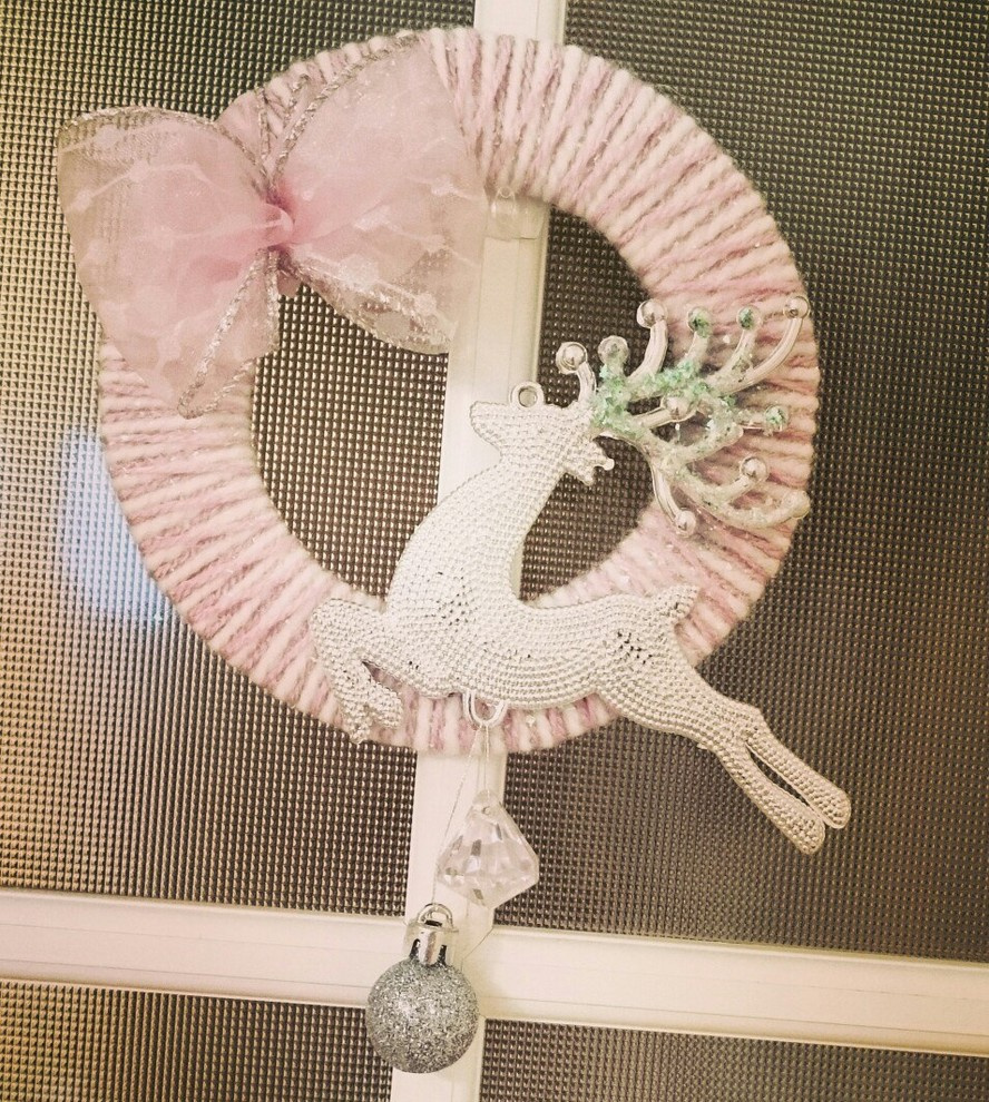 Венки La Couronne в интерьере и в руках