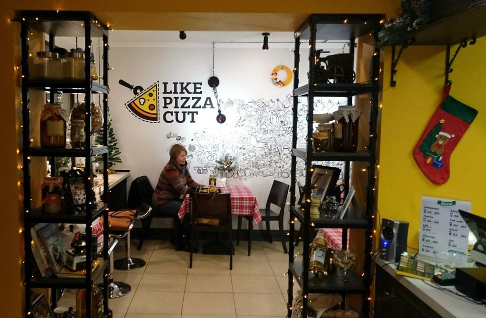 Венки La Couronne в интерьере и в руках