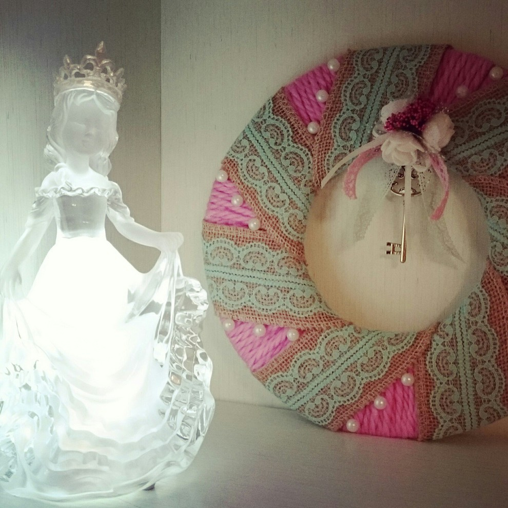 Венки La Couronne в интерьере и в руках