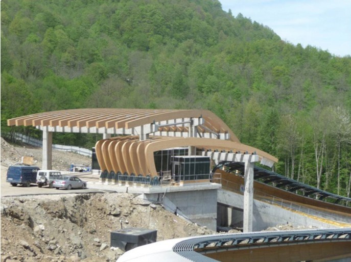 Строительство санно-бобслейной трассы в г. Сочи. 2012 г.