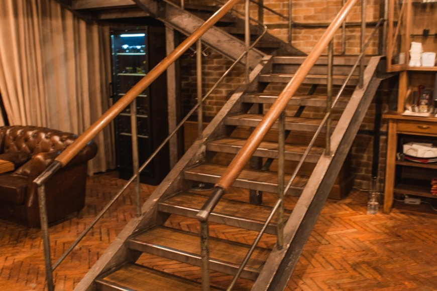 Деревянные полы и мебель из массива