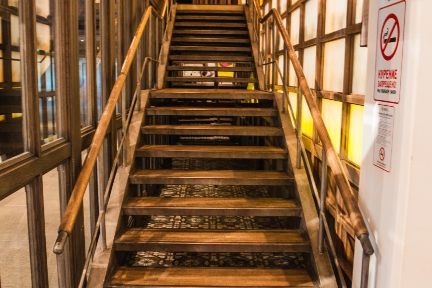 Деревянные полы и мебель из массива