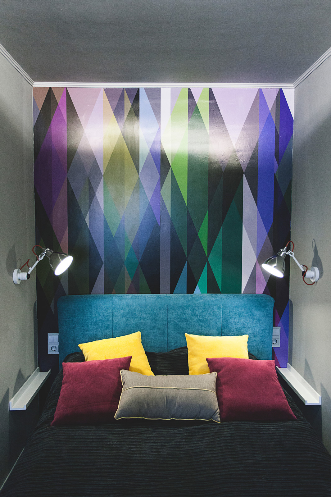 С миру по идее: Как сделать узкую комнату удобной?