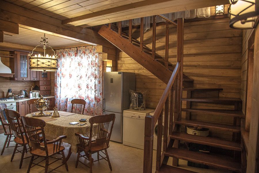 Бассейн в деревянном доме