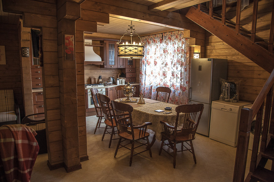 Бассейн в деревянном доме