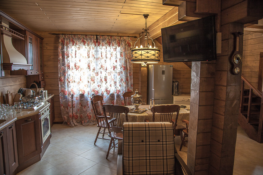 Бассейн в деревянном доме