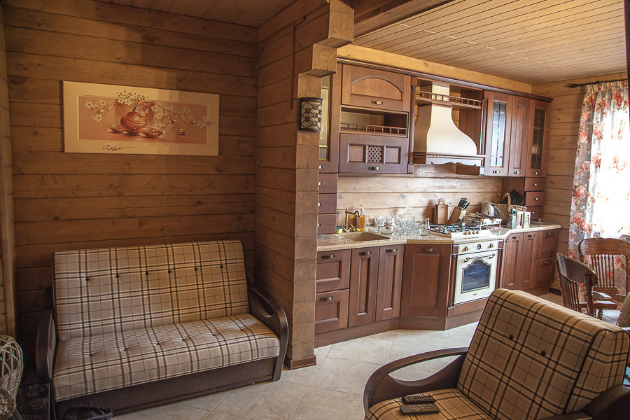 Бассейн в деревянном доме