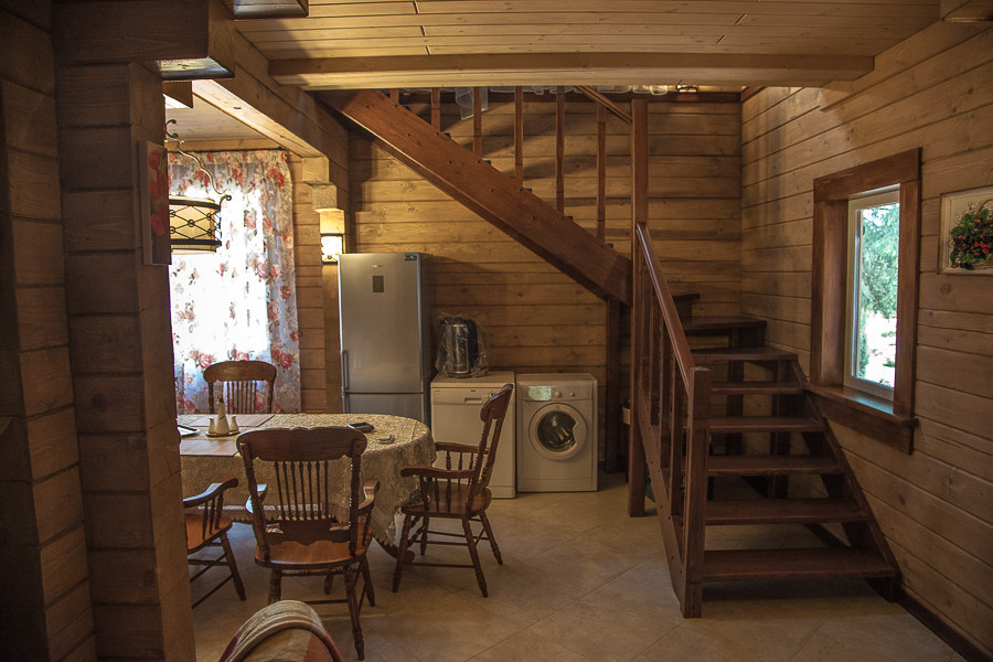 Бассейн в деревянном доме