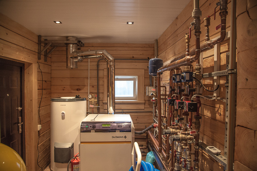 Бассейн в деревянном доме