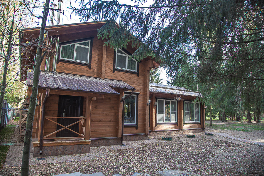 Бассейн в деревянном доме