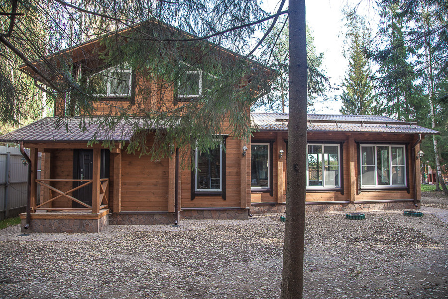 Бассейн в деревянном доме