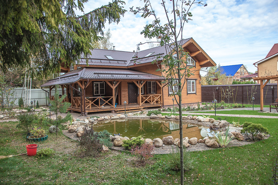 Бассейн в деревянном доме