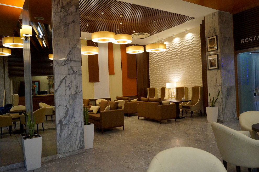 Обложка проекта: Холл отеля на юге России