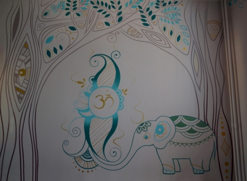 Роспись спальни в индийском стиле. Фрагмент. Стена со слоником.