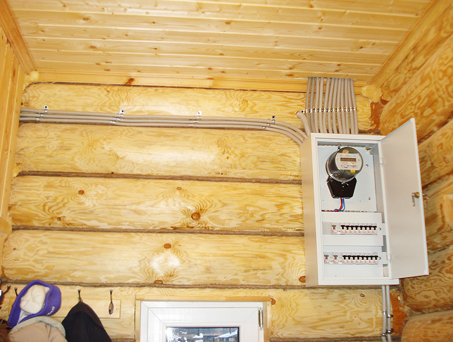 Электромонтаж в деревянном доме