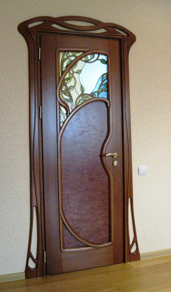 Дубовая лестница в загородном доме