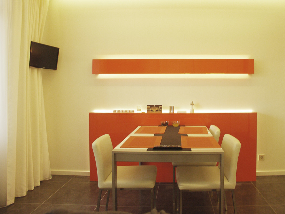 квартира юноши  в С-Пб.