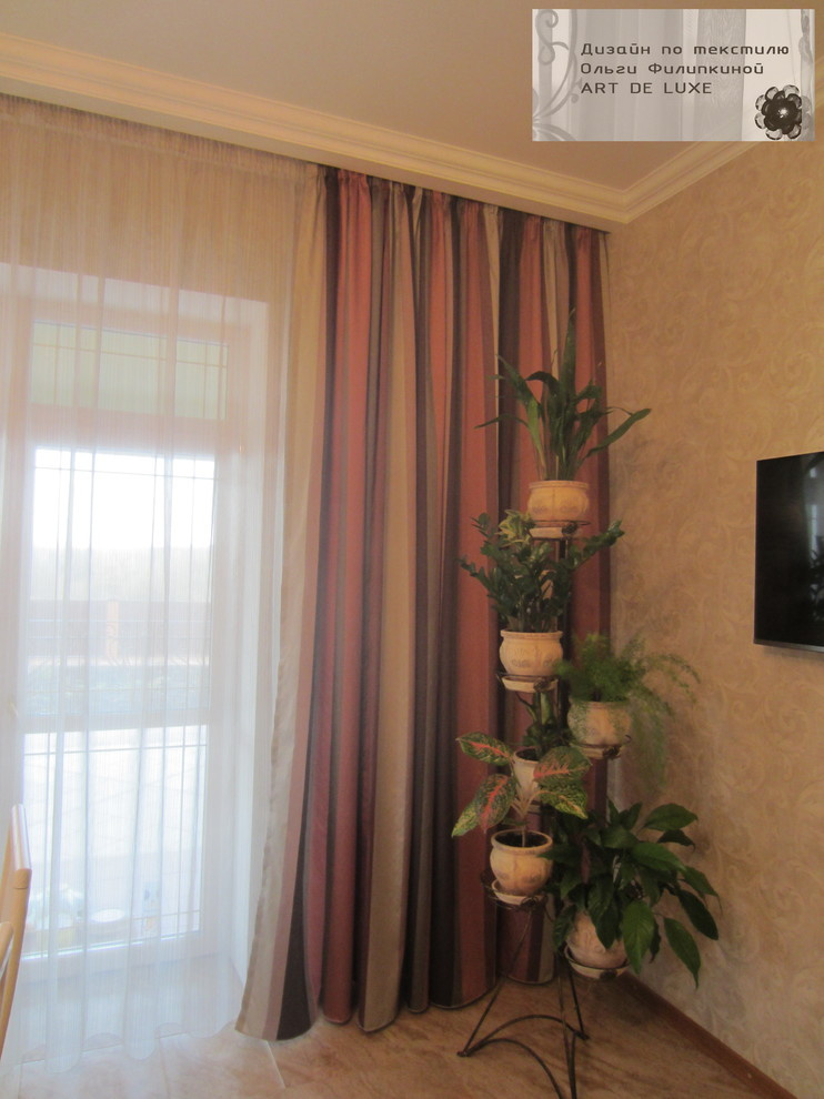 Кухня-столовая, портьеры, тюль, римские.