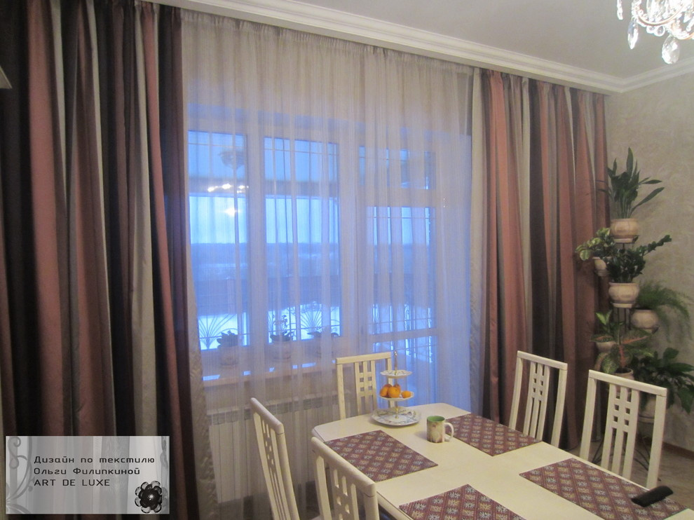 Кухня-столовая, портьеры, тюль, римские.
