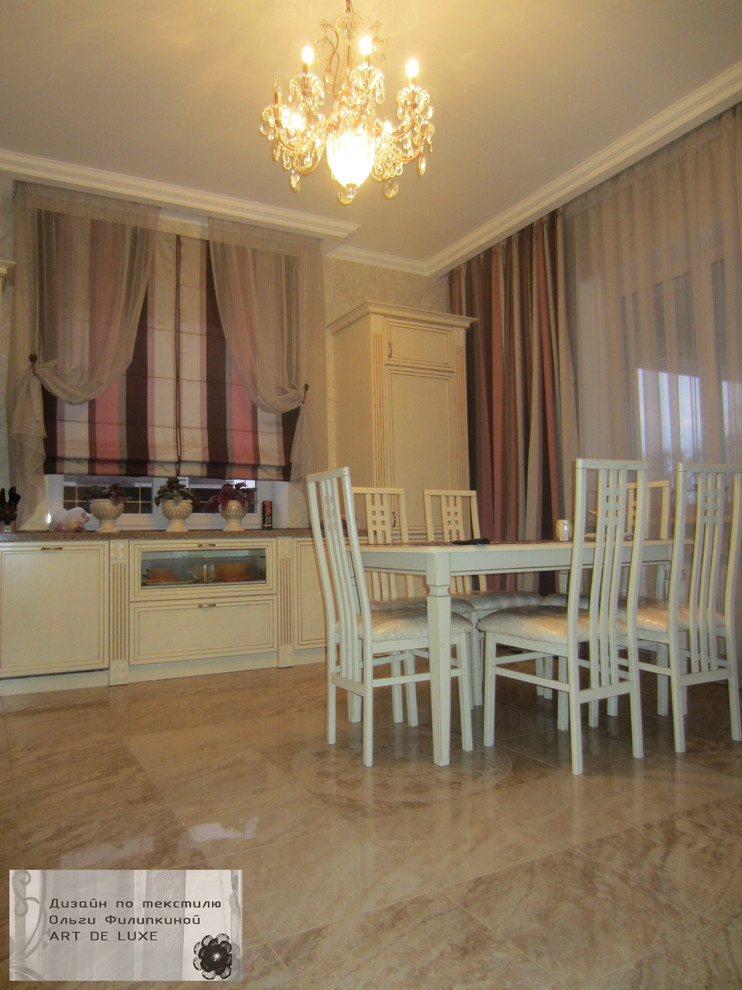Кухня-столовая, портьеры, тюль, римские.