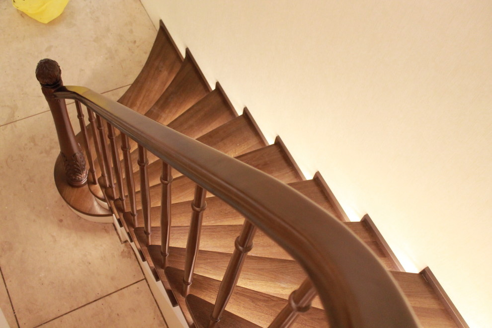 Лестница с подсветкой ступенй