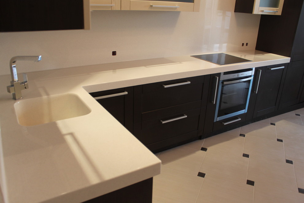 Столешница кухонная с фартуком и мойкой