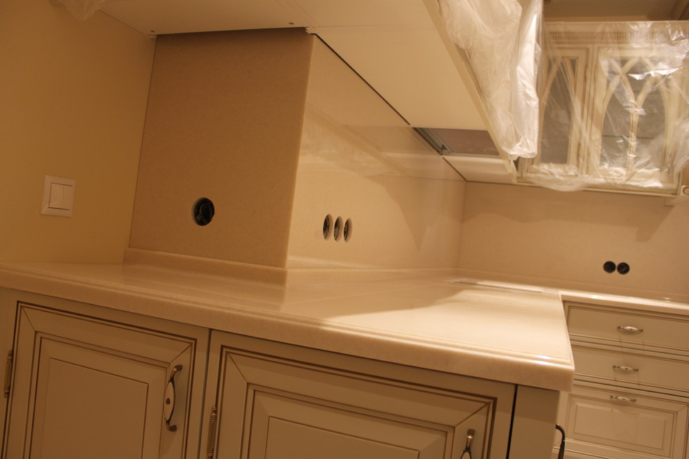 Столешница кухонная с фартуком из искусственного камня