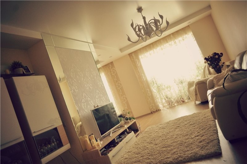 Двухкомнатная квартира для женщины. Пудра и глянец