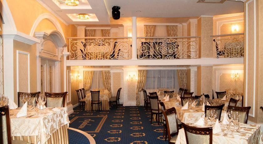 Дворцовая классика в ресторане "Апраксин" отеля "Degas".