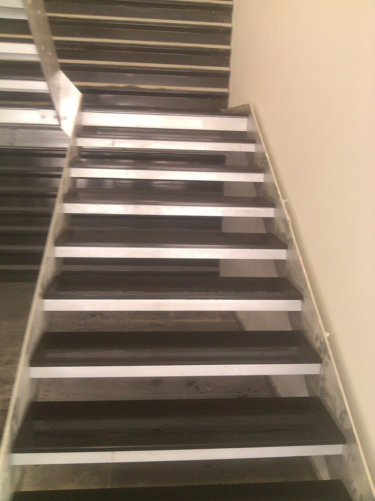 Обложка проекта: лестница в салоне PORSHE