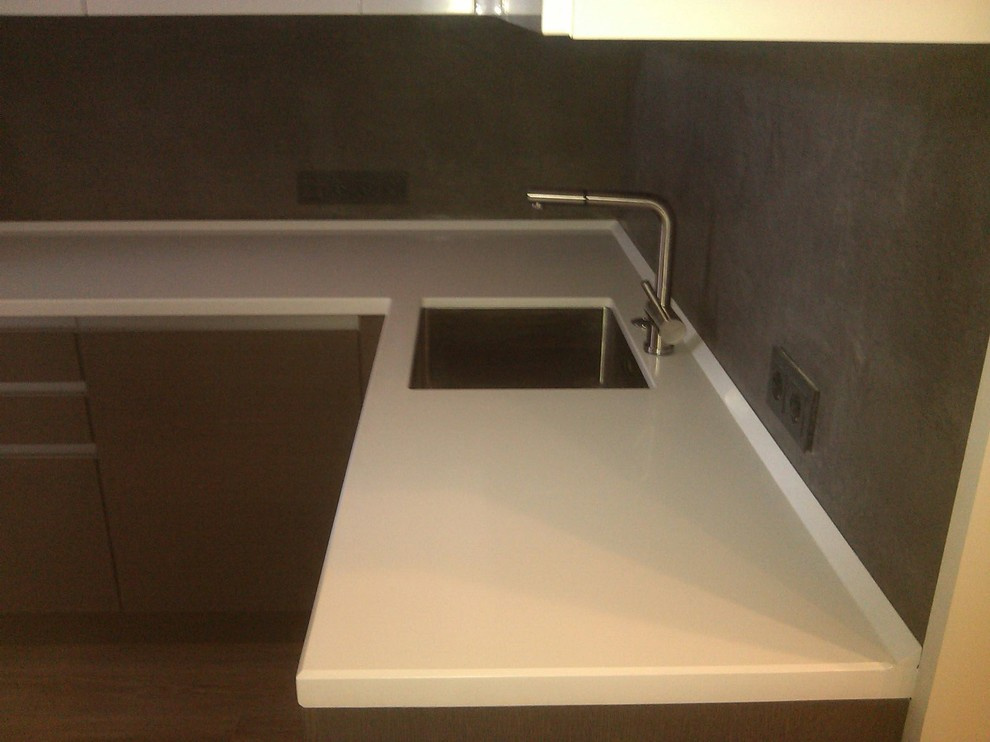 Обложка проекта: лаконичная столешница из кварцевого агломерата