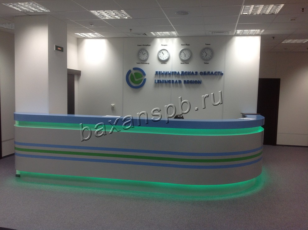 Стойки ресепшн