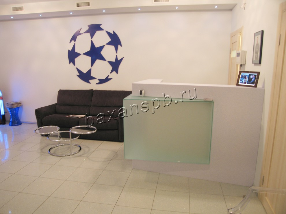 Стойки ресепшн