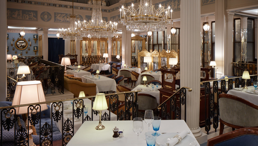отель Lanesborough в Лондоне, где вся корпусная мебель-фабрики Jonathan Charles