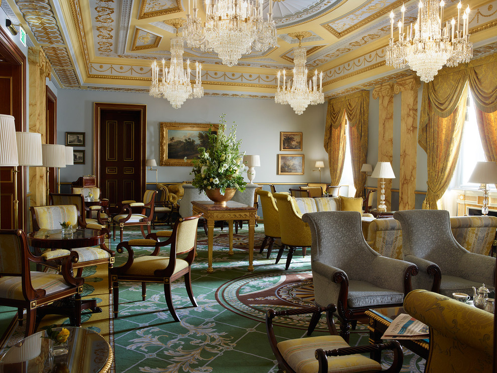 отель Lanesborough в Лондоне, где вся корпусная мебель-фабрики Jonathan Charles