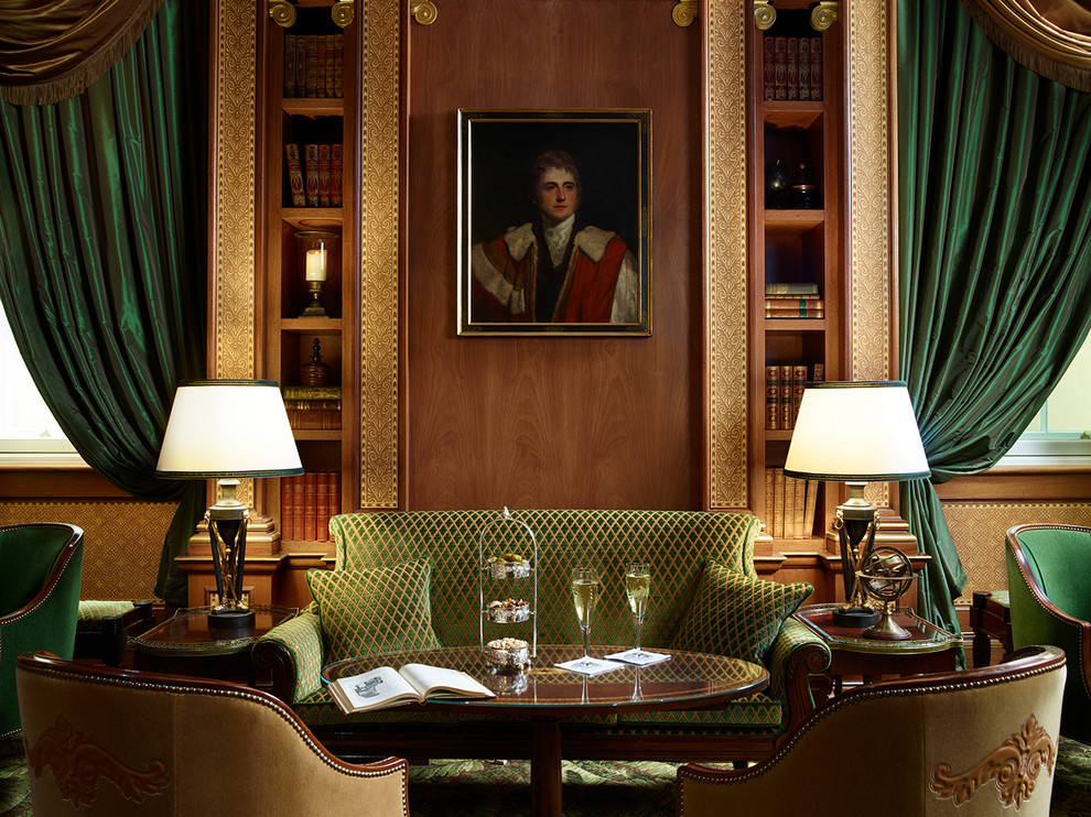 отель Lanesborough в Лондоне, где вся корпусная мебель-фабрики Jonathan Charles