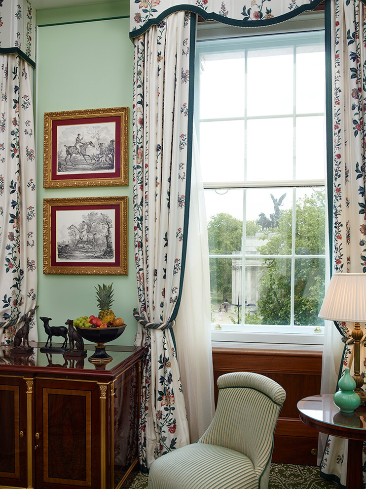 отель Lanesborough в Лондоне, где вся корпусная мебель-фабрики Jonathan Charles