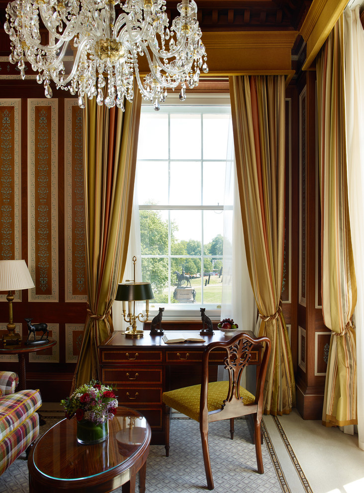 отель Lanesborough в Лондоне, где вся корпусная мебель-фабрики Jonathan Charles