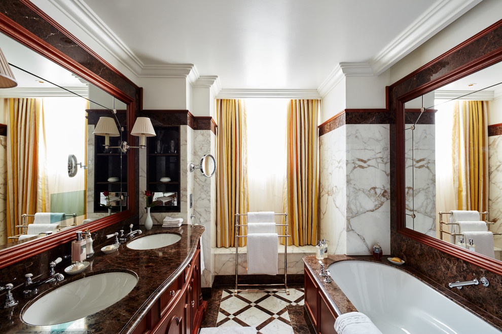отель Lanesborough в Лондоне, где вся корпусная мебель-фабрики Jonathan Charles