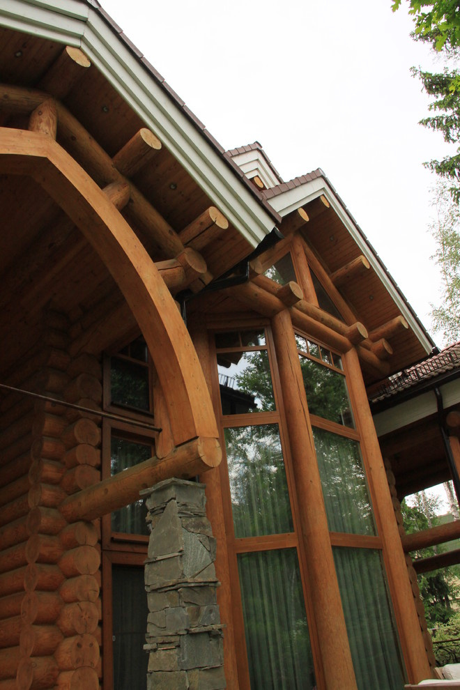 Загородный бревенчатый дом