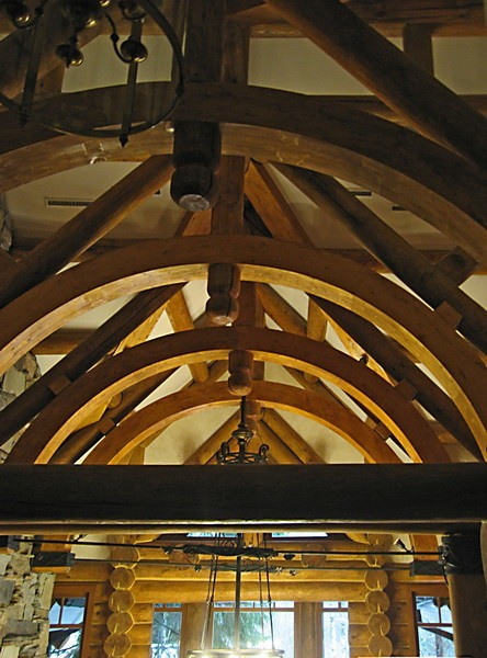 Загородный бревенчатый дом